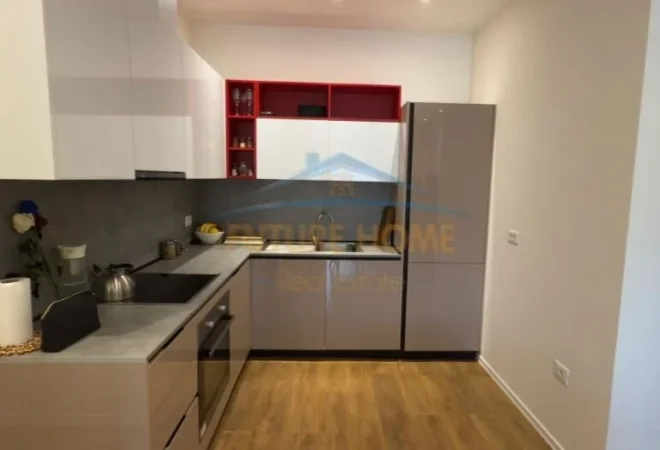 Tirane, jepet me qera apartament 1+1 Kati 8, 75 m² 800 € (Kompleksi Delijorgji)