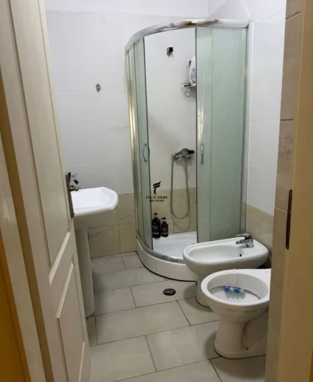 Tirane, jepet me qera apartament 2+1 Kati 5, 94 m² 550 € (LIQENI I THATE)