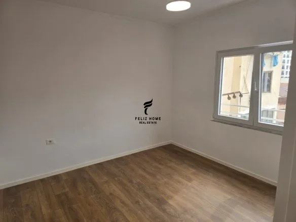 Tirane, shitet apartament 1+1 Kati 4, 40 m² 122.000 € (PAZARI I RI)