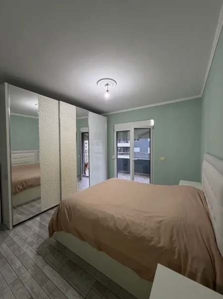 Tirane, jepet me qera apartament 2+1+Aneks+Ballkon Kati 5, 110 m² 600 € (kashar)