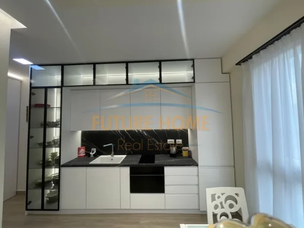Tirane, jepet me qera apartament 1+1+Ballkon Kati 3, 61 m² 730 € (21 dhjetori)
