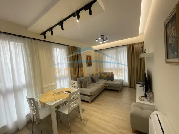 Tirane, jepet me qera apartament 1+1+Ballkon Kati 3, 61 m² 730 € (21 dhjetori)