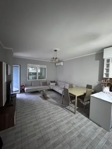 Tirane, jepet me qera apartament 2+1+Aneks+Ballkon Kati 5, 110 m² 600 € (Yzberisht)