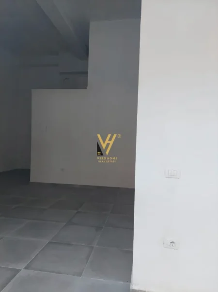 Tirane, jepet me qera dyqan Kati 0, 54 m² 800 € (MINE PEZA)