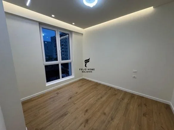 Tirane, jepet me qera zyre Kati 3, 58 m² 1.000 € (KOMUNA E PARISIT)