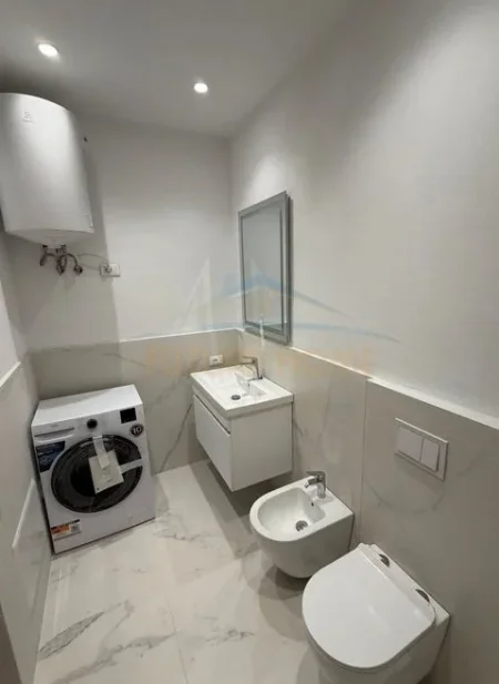 Tirane, jepet me qera apartament 2+1 Kati 7, 97 m² 550 € (astir)