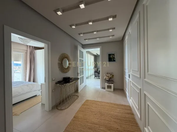 Tirane, shitet apartament 3+1+Ballkon Kati 8, 170 m² 330.000 € (selite)