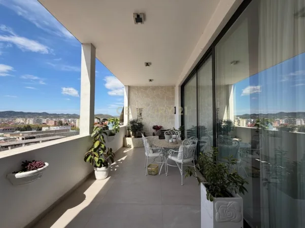 Tirane, shitet apartament 3+1+Ballkon Kati 8, 170 m² 330.000 € (selite)
