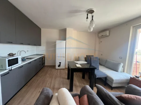 Tirane, jepet me qera apartament 1+1+Ballkon Kati 2, 65 m² 400 € (Fresku)