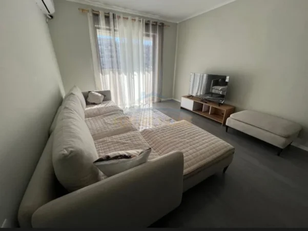 Tirane, jepet me qera apartament 1+1+Ballkon Kati 1, 75 m² 500 € (5 MAJI)