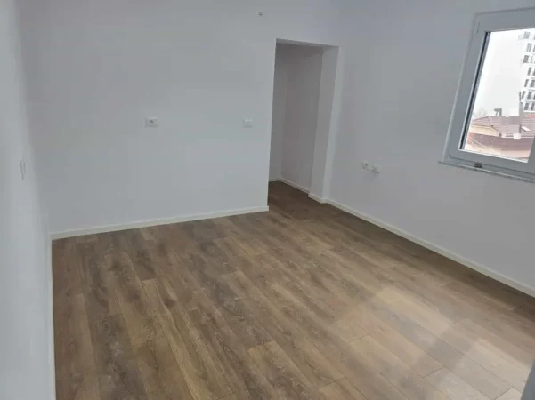Tirane, shes apartament 1+1 Kati 4, 40 m² 122.000 € (Rruga Dervish Hekali)