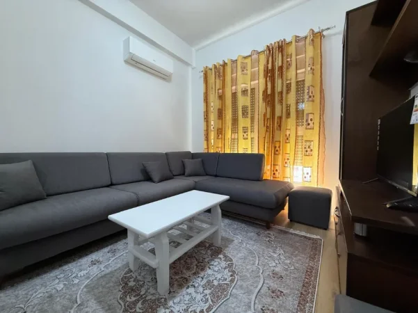 Tirane, jepet me qera apartament 1+1+Ballkon Kati 5, 65 m² 400 € (Ali Demi)