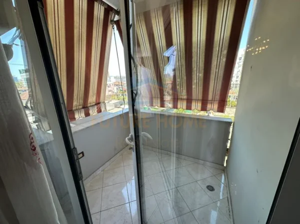 Tirane, shitet apartament 2+1+Ballkon Kati 3, 119 m² 200.000 € (Laprake, Tirane)