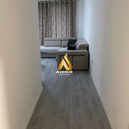 Tirane, jepet me qera apartament 2+1 Kati 3, 70 m² 700 € (Rruga 5 Maji)