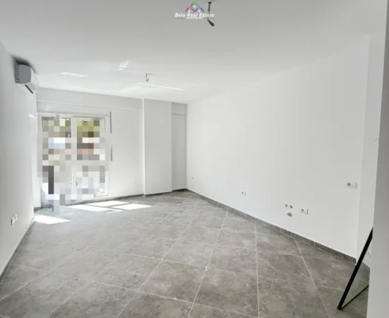 Tirane, jepet me qera zyre Kati 2, 75 m² 520 € (Rruga 5 Maj)