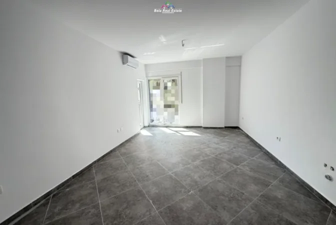 Tirane, jepet me qera zyre Kati 2, 75 m² 520 € (Rruga 5 Maj)