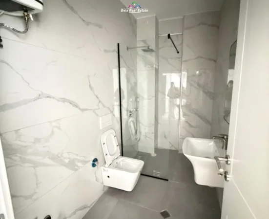 Tirane, jepet me qera zyre Kati 2, 75 m² 520 € (Rruga 5 Maj)