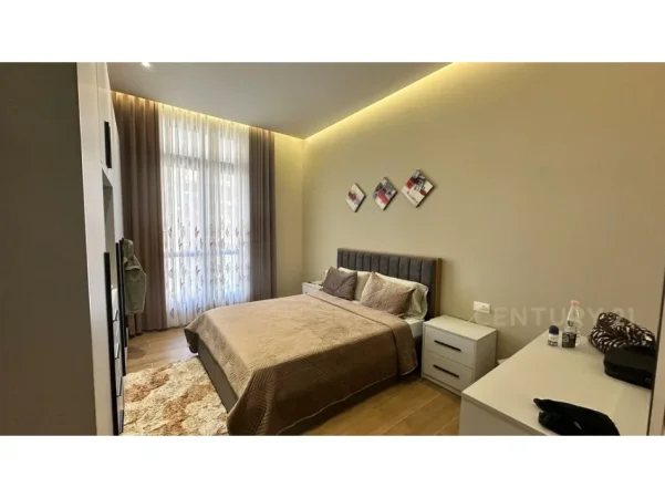 Tirane, jepet me qera apartament 2+1+Ballkon Kati 0, 110 m² 800 € (kopshti botanik)