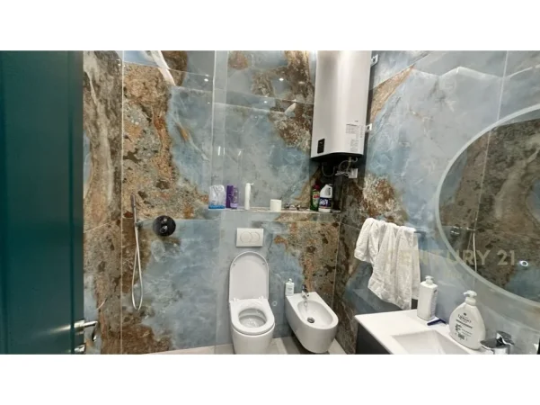 Tirane, jepet me qera apartament 2+1+Ballkon Kati 0, 110 m² 800 € (kopshti botanik)