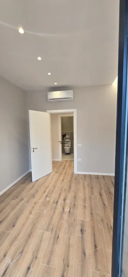 Tirane, jepet me qera zyre Kati 7, 95 m² 900 € (KOMUNA E PARISIT)