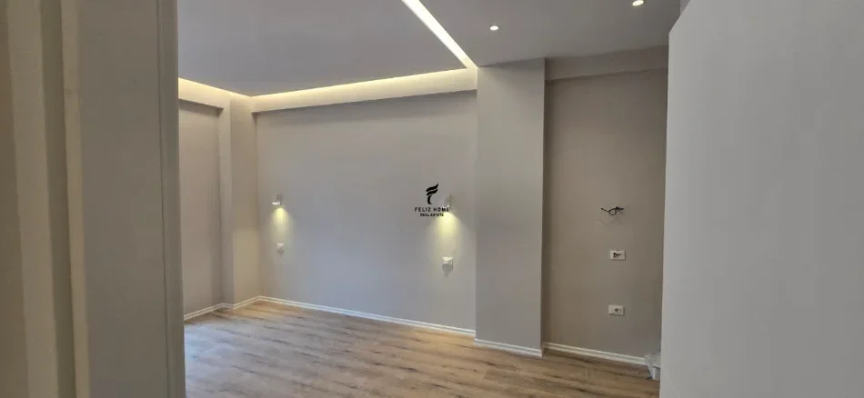 Tirane, jepet me qera zyre Kati 7, 95 m² 900 € (KOMUNA E PARISIT)