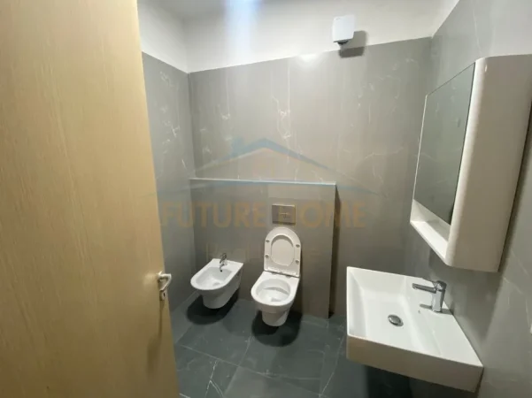 Tirane, jepet me qera apartament 2+1+Ballkon Kati 3, 105 m² 650 € (5 maj)