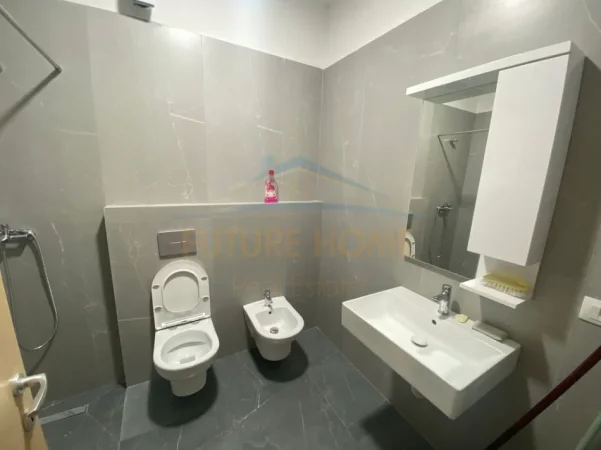 Tirane, jepet me qera apartament 2+1+Ballkon Kati 3, 105 m² 650 € (5 maj)