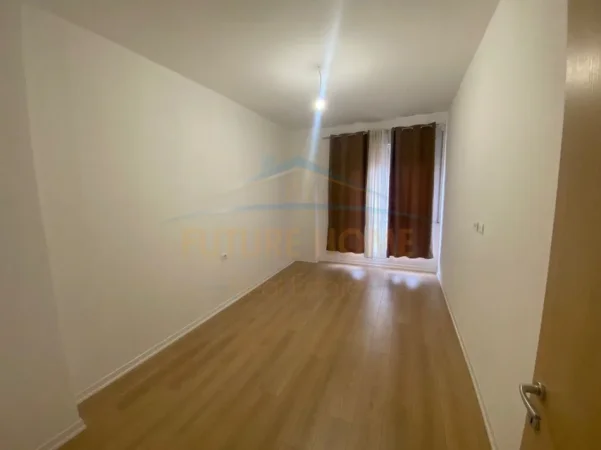 Tirane, jepet me qera apartament 2+1+Ballkon Kati 3, 105 m² 650 € (5 maj)