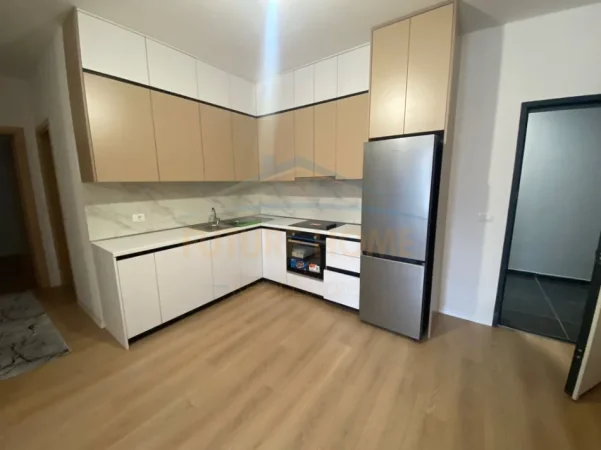 Tirane, jepet me qera apartament 2+1+Ballkon Kati 3, 105 m² 650 € (5 maj)