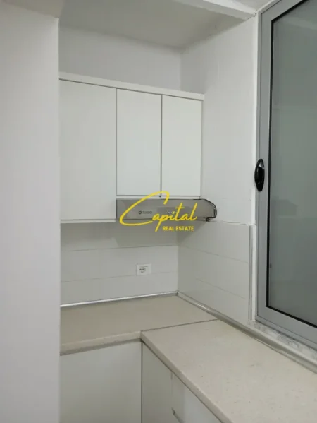 Tirane, jepet me qera apartament 1+1 Kati 1, 50 m² 350 € (MATERNITETI I RI)