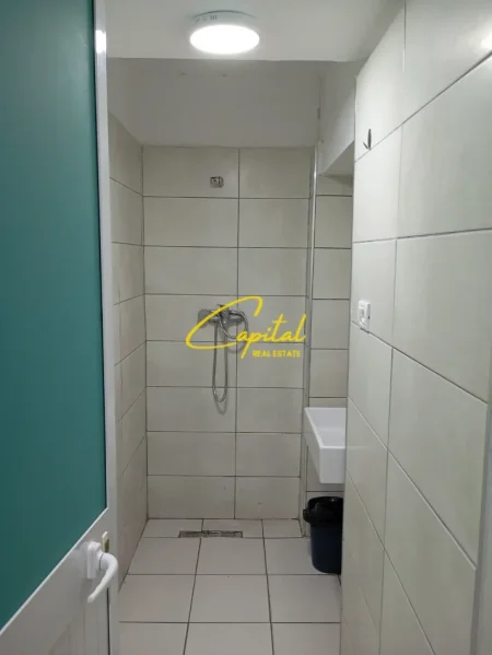 Tirane, jepet me qera apartament 1+1 Kati 1, 50 m² 350 € (MATERNITETI I RI)