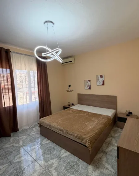 Tirane, jepet me qera apartament 1+1 Kati 5, 65 m² 500 € (21 DHJETORI)