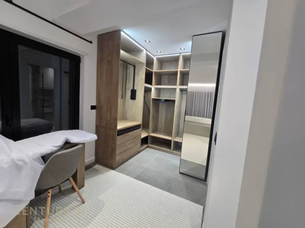 Tirane, jepet me qera apartament 3+1 Kati 5, 120 m² 1.700 € (kodra e diellit)