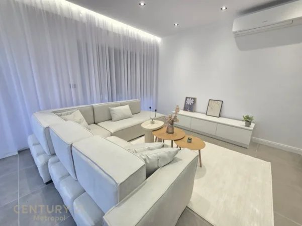 Tirane, jepet me qera apartament 3+1 Kati 5, 120 m² 1.700 € (kodra e diellit)