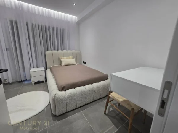 Tirane, jepet me qera apartament 3+1 Kati 5, 120 m² 1.700 € (kodra e diellit)