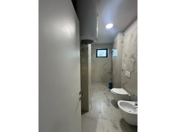 Tirane, jepet me qera apartament 2+1 Kati 7, 85 m² 650 € (REZIDENCA FUTURE HOME)