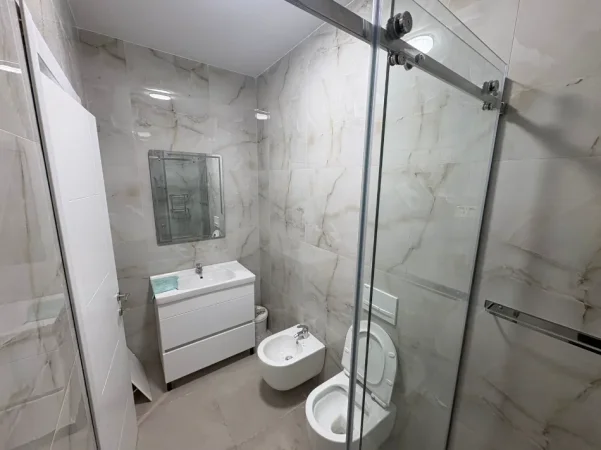 Tirane, jepet me qera apartament 1+1 Kati 2, 62 m² 600 € (Kupola ne Laprake, rruga Dritan Hoxha)