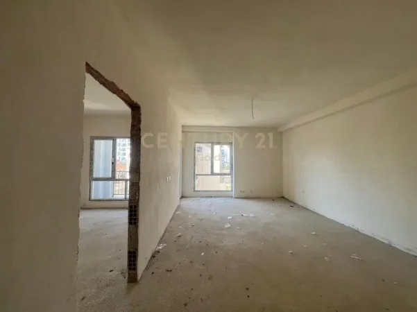 Tirane, shitet apartament 1+1 Kati 3, 74 m² 126.000 € (QSUT)