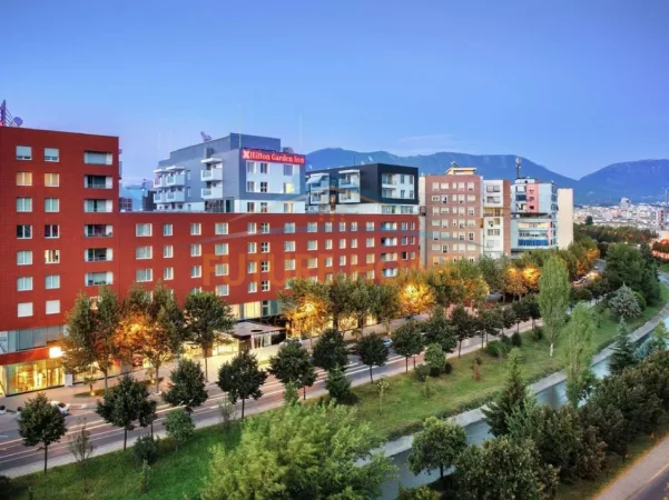 Tirane, jepet me qera zyre Kati 4, 187 m² 2.620 € (Hilton Garden Inn Tirana)