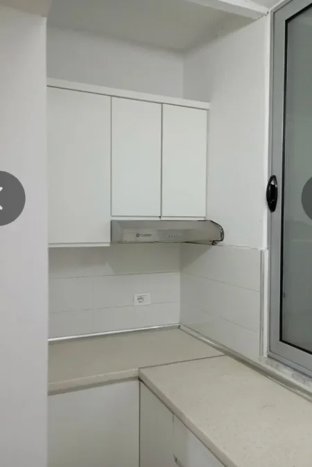 Tirane, jepet me qera apartament 1+1 Kati 4, 65 m² 350 € 