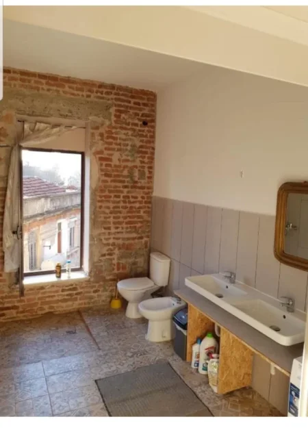 Tirane, jepet me qera garsonier 1+1 Kati 1, 50 m² 550 € (Qender)