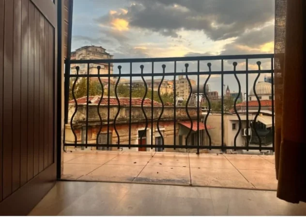 Tirane, jepet me qera garsonier 1+1 Kati 1, 50 m² 550 € (Qender)