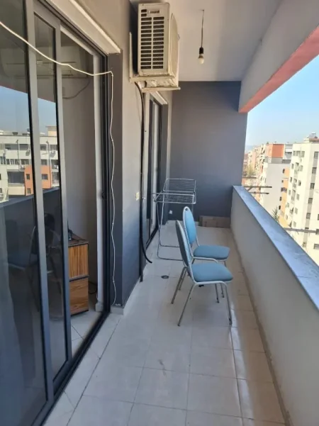 Tirane, jepet me qera apartament 1+1+Ballkon Kati 8, 65 m² ,Çmimi 36.000 L,(Kompleksi Molla, Astir,Tiranë.)