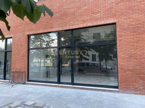 Tirane, shitet ambjent biznesi Kati 0, 135 m² 360.000 €
