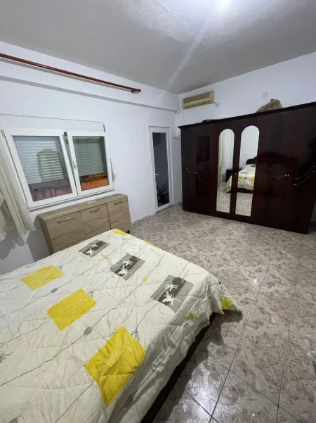 Tirane, jap me qera apartament 1+1+Ballkon Kati 3, 85 m² (Rruga e Durrësit)