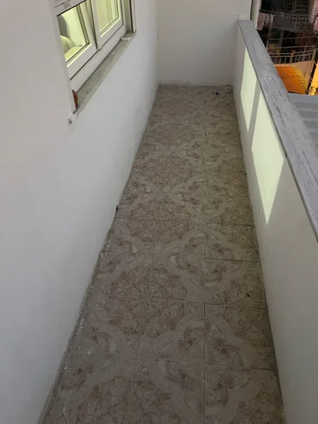 Tirane, jap me qera apartament 1+1+Ballkon Kati 3, 85 m² (Rruga e Durrësit)
