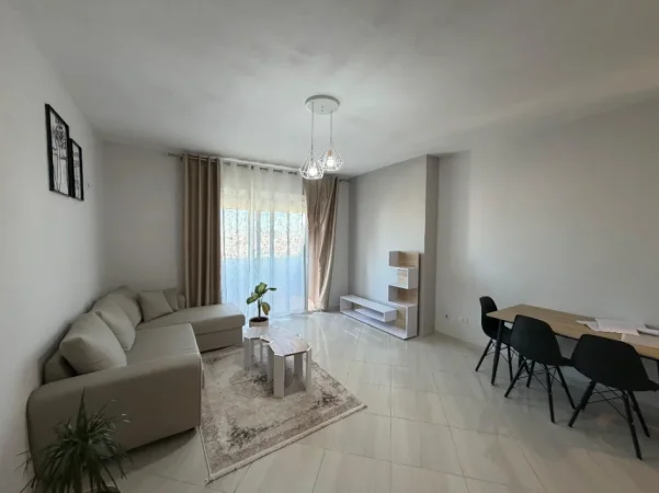 Durres, jepet me qera apartament 1+1 Kati 7, 300 € (Pran Vala Park)