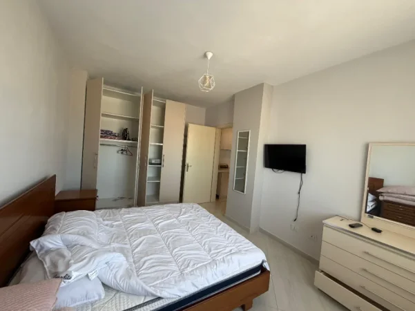 Durres, jepet me qera apartament 1+1 Kati 7, 300 € (Pran Vala Park)