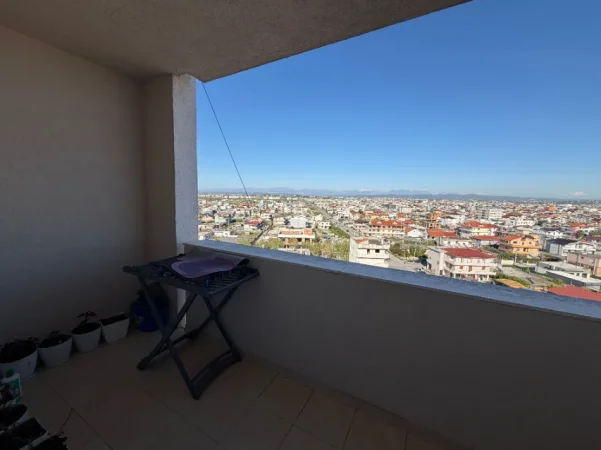 Durres, jepet me qera apartament 1+1 Kati 7, 300 € (Pran Vala Park)