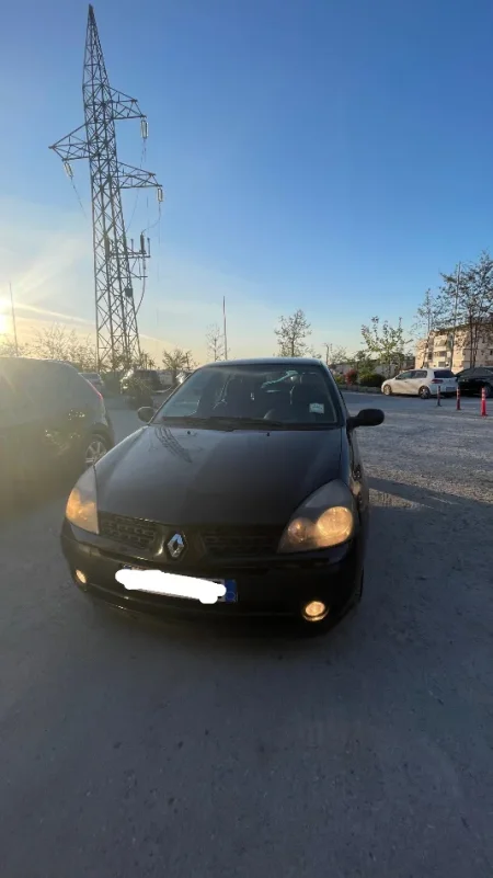 Tirane, shes makine Shitet Renault Clio Automat Benzin+Gaz, e zeze automatik Kondicioner 150.000 km